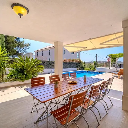 Julia With Heated Pool And Hot Tub, Ideal For Large Groups