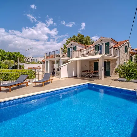 Villa Julia With Heated Pool And Hot Tub, Ideal For Large Groups