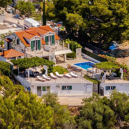 Julia With Heated Pool And Hot Tub, Ideal For Large Groups Vila *