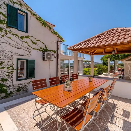Vila Julia With Heated Pool And Hot Tub, Ideal For Large Groups