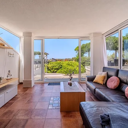 Villa Julia With Heated Pool And Hot Tub, Ideal For Large Groups *