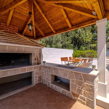 Villa Julia With Heated Pool And Hot Tub, Ideal For Large Groups Milna (Brac)