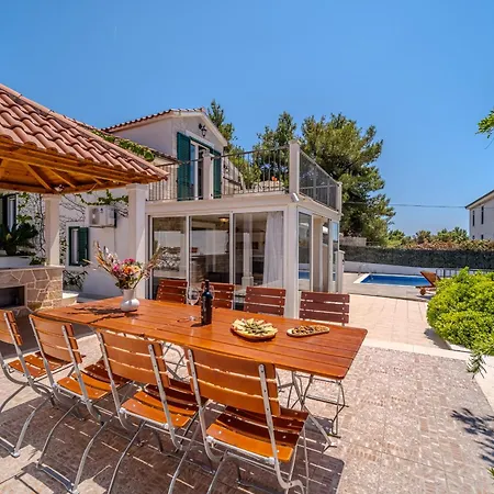 Julia With Heated Pool And Hot Tub, Ideal For Large Groups *