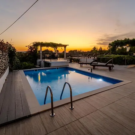 Villa Julia With Heated Pool And Hot Tub, Ideal For Large Groups *