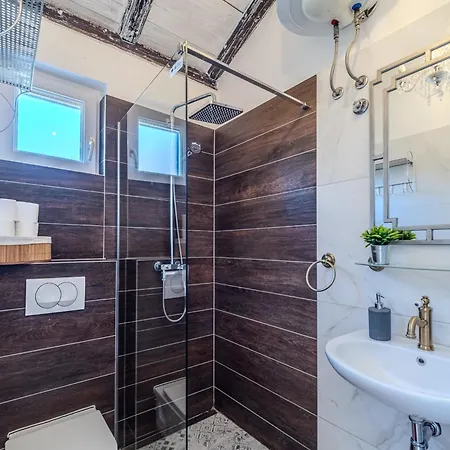 Julia With Heated Pool And Hot Tub, Ideal For Large Groups *