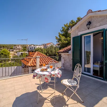 Villa Julia With Heated Pool And Hot Tub, Ideal For Large Groups Milna (Brac)