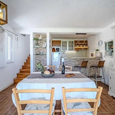 Julia With Heated Pool And Hot Tub, Ideal For Large Groups * Milna (Brac)