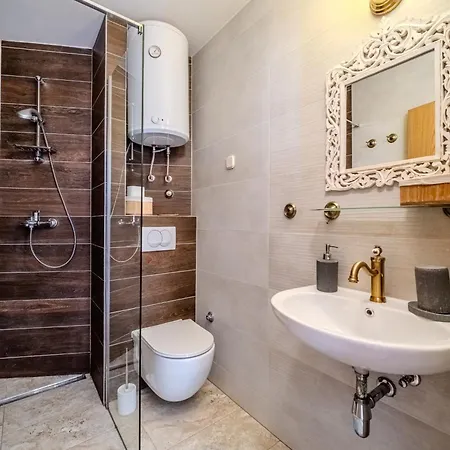 Julia With Heated Pool And Hot Tub, Ideal For Large Groups