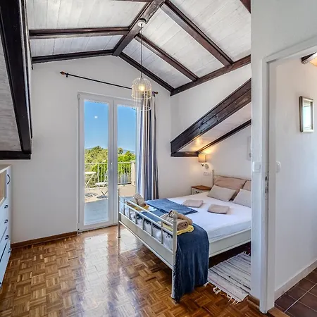 Julia With Heated Pool And Hot Tub, Ideal For Large Groups Villa Milna (Brac)