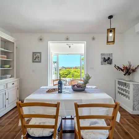 Villa Julia With Heated Pool And Hot Tub, Ideal For Large Groups *