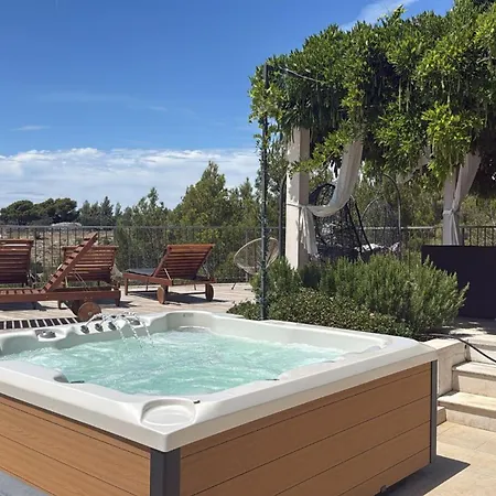 Villa Julia With Heated Pool And Hot Tub, Ideal For Large Groups Milna (Brac)