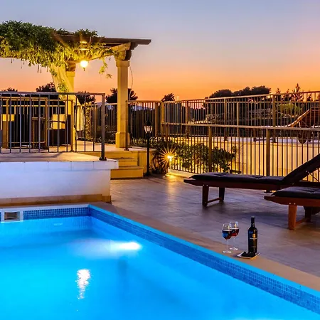 Julia With Heated Pool, Ideal For Large Groups * Milna (Brac)