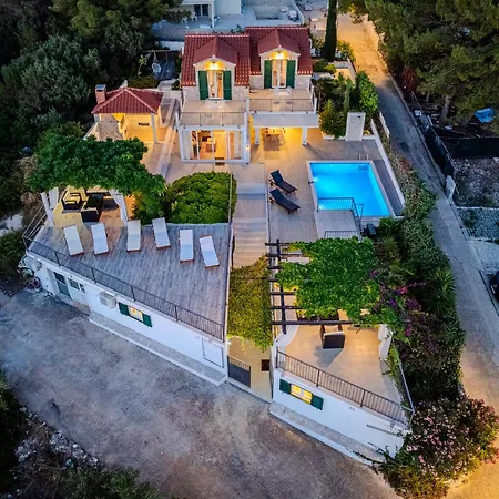 Julia With Heated Pool, Ideal For Large Groups Villa