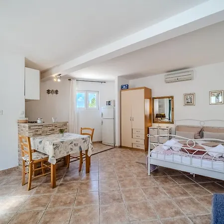 Julia With Heated Pool, Ideal For Large Groups
