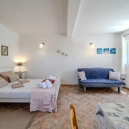 Villa Julia With Heated Pool, Ideal For Large Groups