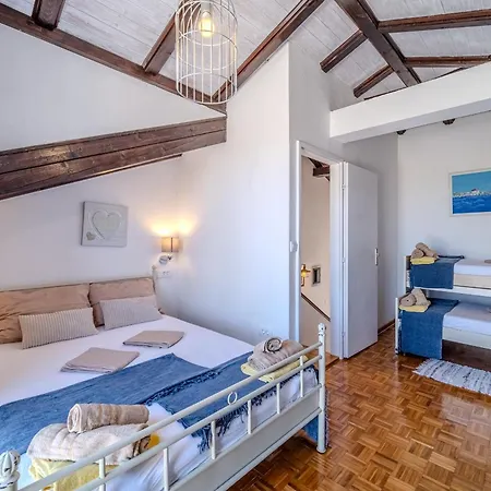 Villa Julia With Heated Pool, Ideal For Large Groups Milna (Brac)