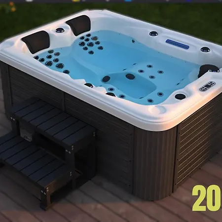 Julia With Heated Pool And Hot Tub, Ideal For Large Groups ヴィラ