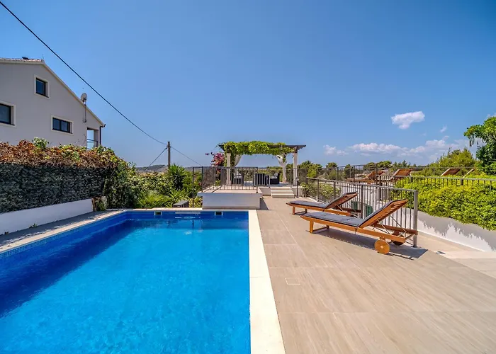 Julia With Heated Pool And Hot Tub, Ideal For Large Groups *