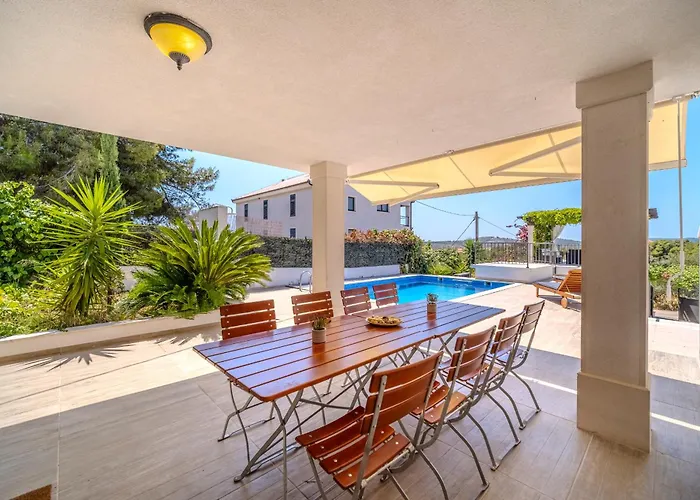 Julia With Heated Pool And Hot Tub, Ideal For Large Groups