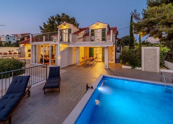 Julia With Heated Pool And Hot Tub, Ideal For Large Groups 빌라