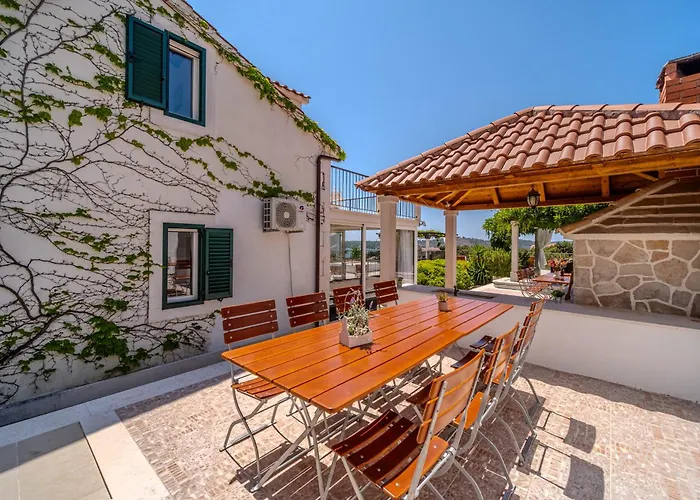 빌라 Julia With Heated Pool And Hot Tub, Ideal For Large Groups