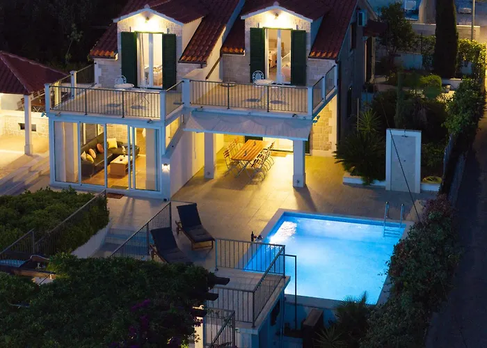 Julia With Heated Pool And Hot Tub, Ideal For Large Groups * 밀나