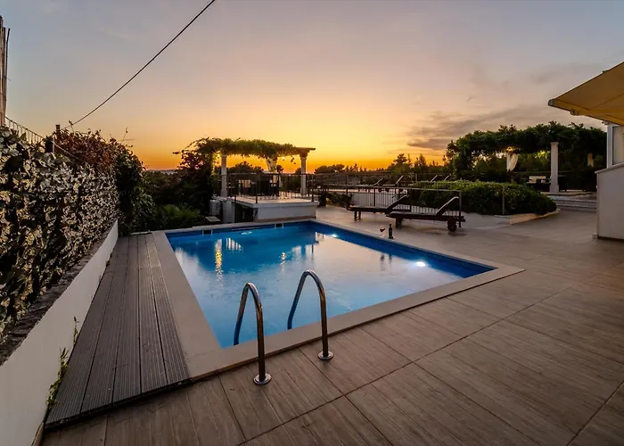빌라 Julia With Heated Pool And Hot Tub, Ideal For Large Groups *